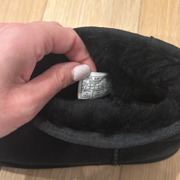 Girls Ultra Uggs - black - size 4 - Picture 4 of 6